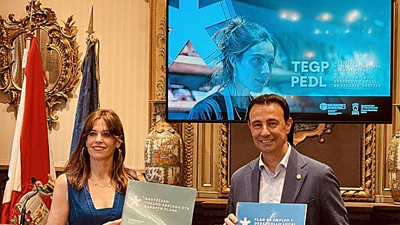 Torres tilda a Feijóo de «peligro para la clase trabajadora» por sus palabras sobre el absentismo