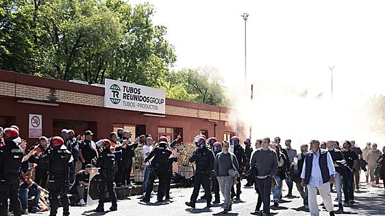 Tubos Reunidos sanciona a varios empleados por coaccionar a compañeros en la huelga