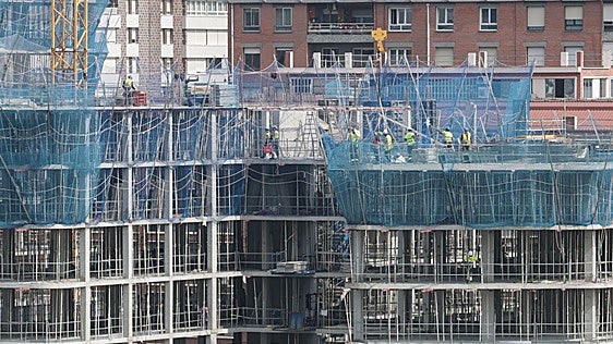 BBVA Research alerta de que la saturación de la red eléctrica frena la construcción