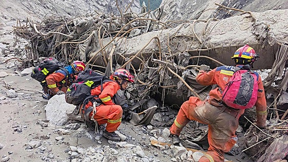 El lodo entierra en Nepal casi todas las esperanzas de hallar supervivientes