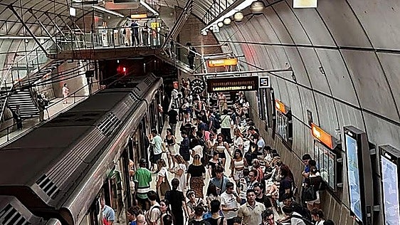 Solucionada la avería por el calor que ha provocado retrasos en el metro