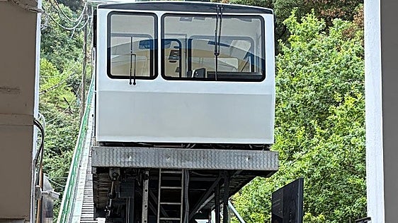 El funicular de Trapagaran luce una cabina renovada
