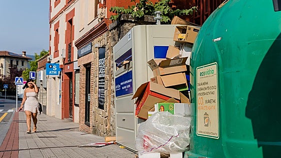 Desconvocada la huelga de recogida de basuras en Aiaraldea después de diez días sin servicio