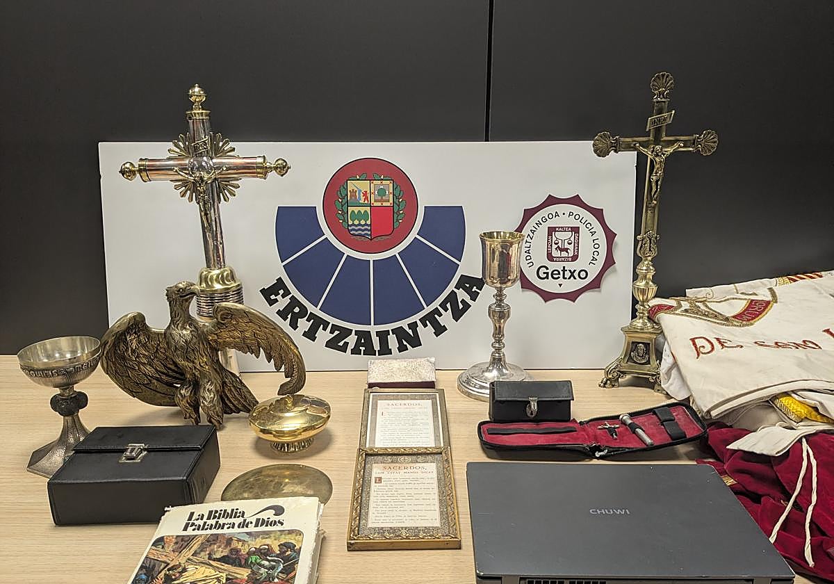 Detienen a un hombre en Getxo por robar objetos con más de 300 años de antigüedad en una iglesia