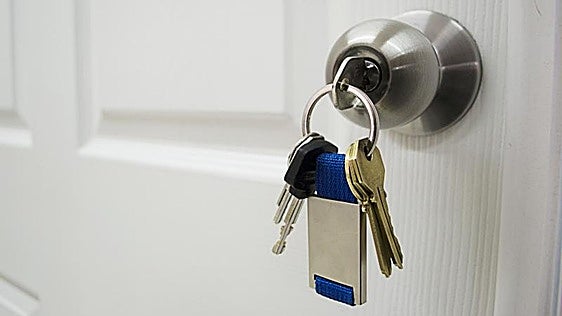 Condenada una mujer por okupar la casa de un amigo de su expareja en Lezama y chantajearle con falsas denuncias por violación