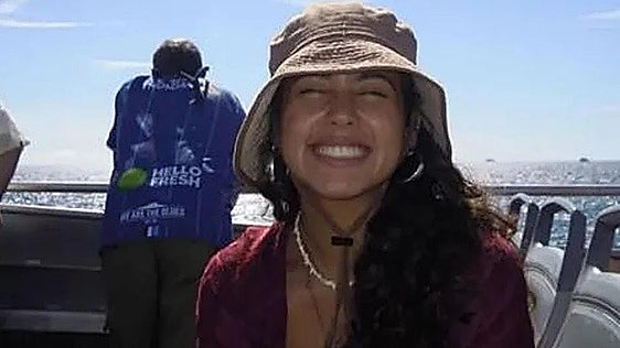 Valeria, la joven bilbaína que sufrió un accidente en Australia, sale de la UCI tras retirarle la sedación por completo