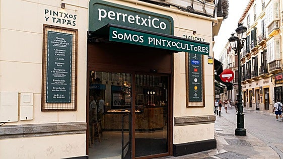 El restaurante vitoriano que desembarca en Andalucía para fusionar el 'txikiteo' del norte con los molletes malagueños