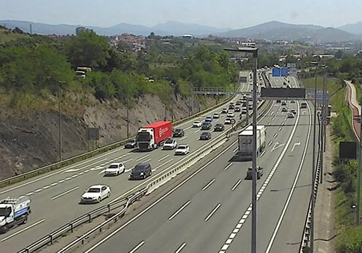 La A-8 recobra la normalidad tras cuatro horas de retenciones en Muskiz