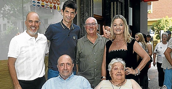 El Mirador sobre las bodas de oro del café Atxalde, en imágenes