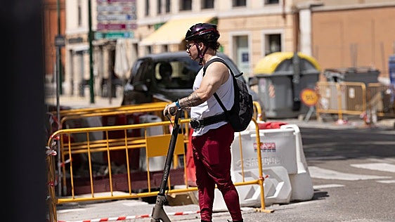 La Policía de Bilbao inicia una campaña para evitar atropellos de patinetes