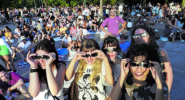 El número de atendidos por daños oculares tras el eclipse en Bizkaia asciende a 68