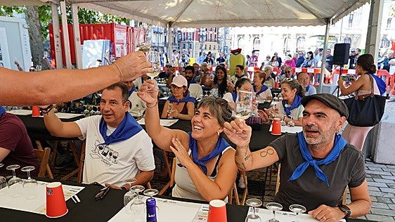 De Australia a Bilbao para brindar por Marijaia: «¡La fiesta nos ha pillado por sorpresa!»
