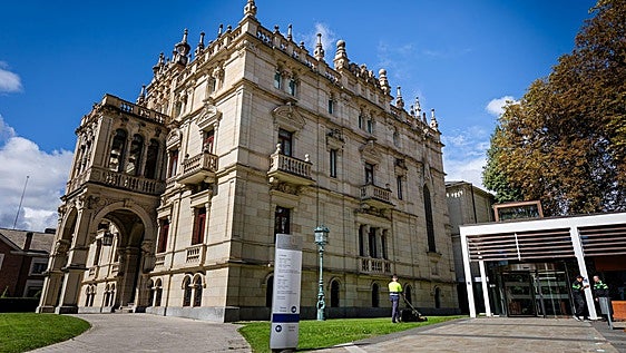 El Bellas Artes de Vitoria saca lustre a su 'corona'