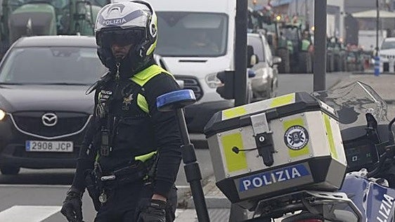Un detenido en Vitoria por robar en un vehículo y agredir a su propietario