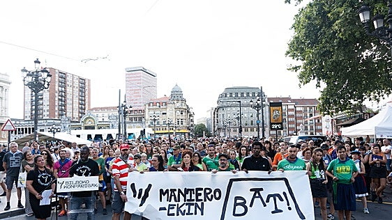 Bilboko Konpartsak denuncia «ataques racistas» contra los manteros durante Aste Nagusia