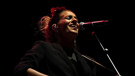 Bebe entre lo doliente y lo empoderado en el concierto de Abandoibarra