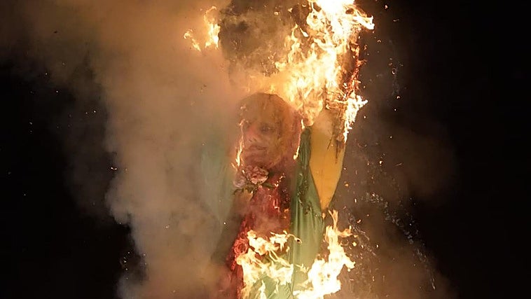 Marijaia se despide hasta el año que viene envuelta en llamas
