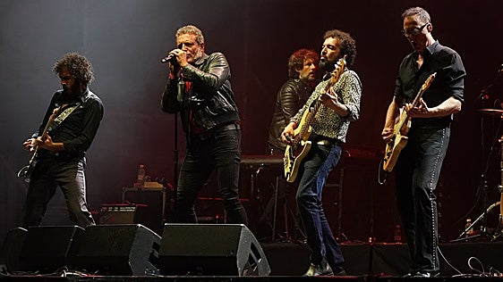 La emotiva confesión del líder de M-Clan en pleno macro concierto en Abandoibarra: «Nos llena el corazón estar aquí»