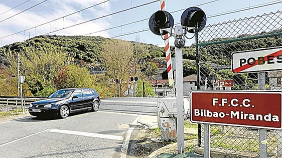 Álava prioriza la supresión del paso a nivel de Pobes y la carretera de Okondo a Ayala