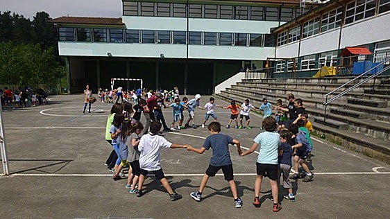 Una treintena de alumnos de Arratia se queda sin transporte para acudir al colegio