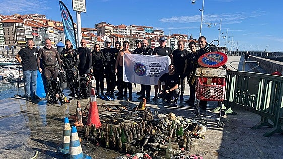 Lekeitio retirará este sábado del fondo del puerto los residuos del 'Antzar eguna'