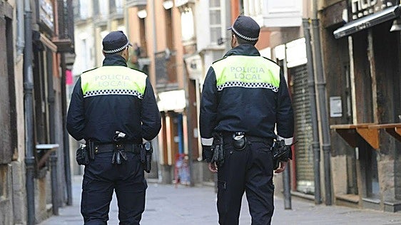 Tres detenidos cuando intentaban robar un coche en intentar sustraer un vehículo en un barrio de Vitoria