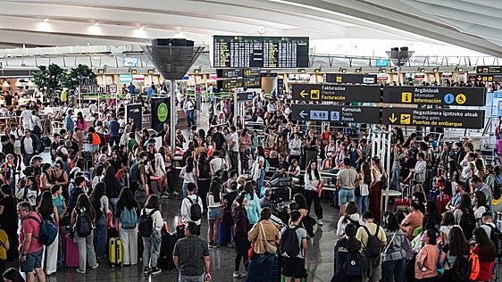 La arrolladora actividad de Loiu este agosto: un avión cada cinco minutos