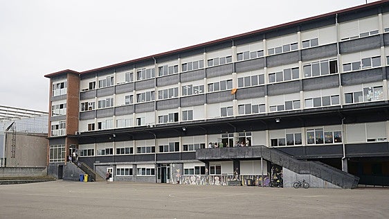 Amurrio acondiciona el colegio Mendiko para protegerse de la lluvia y el calor
