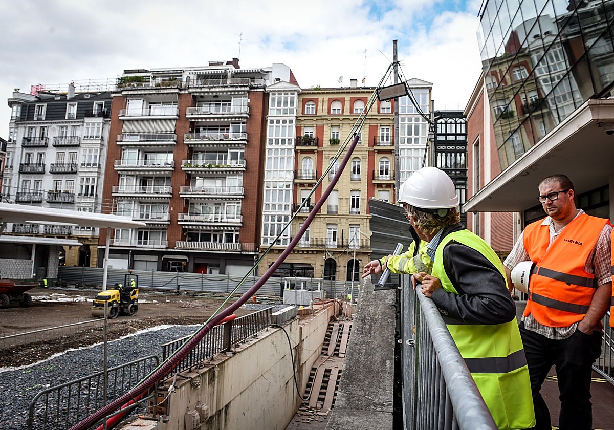 El parking del Ensanche abrirá a mediados de diciembre y la plaza estará lista en marzo