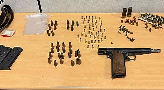 Detenido en el Casco Viejo de Vitoria tras amenazar con una pistola a varios hosteleros