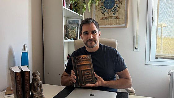 Igor Corres viaja por Egipto a través de los tiempos con la novela 'El templo de los nombres'