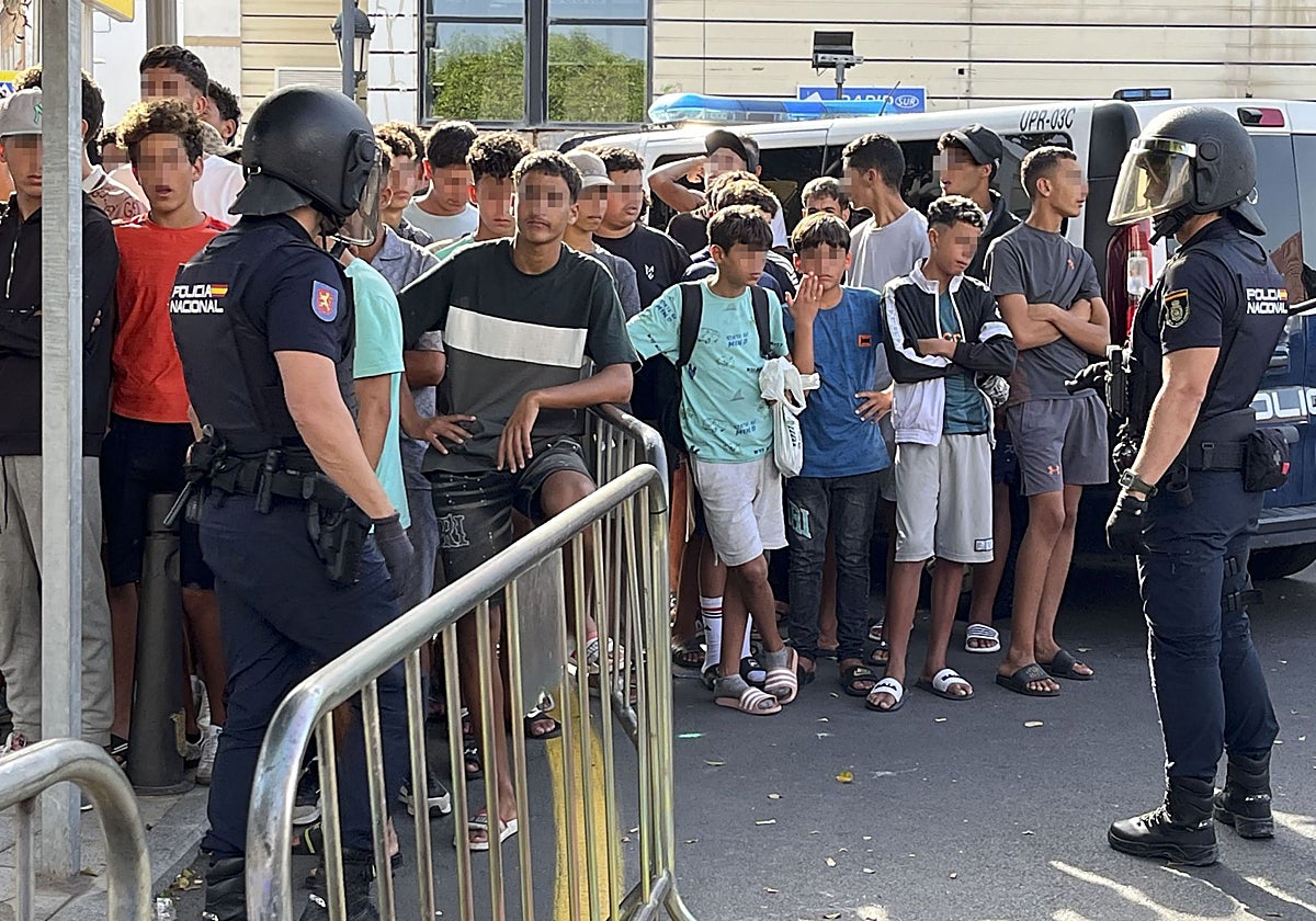 El Gobierno vasco eleva a «muy tensionada» la situación de la red de acogida de menores extranjeros