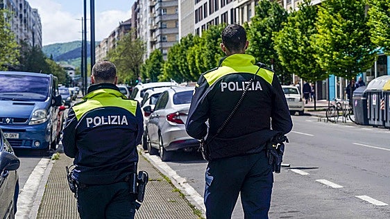 Localizan en un coche a una mujer con una «herida sangrante» tras ser agredida por su pareja en Vitoria