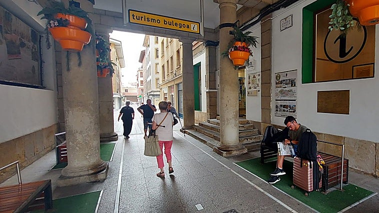 La Oficina de Turismo de Gernika atendió a 22.572 visitantes este verano