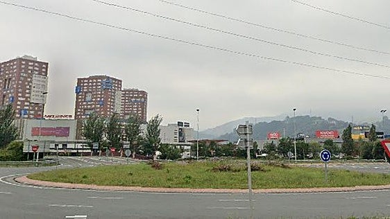 Cuatro personas heridas en un accidente entre dos coches en Barakaldo