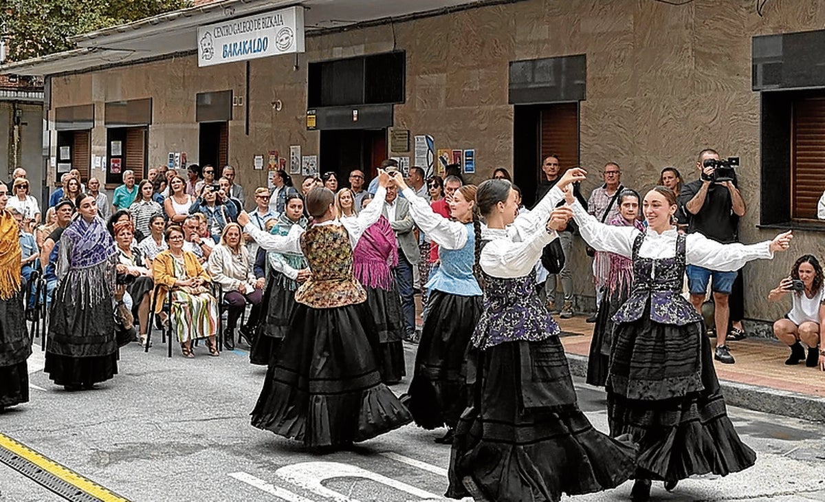 El Centro Gallego de Barakaldo culmina su jornada festiva por su 125 aniversario