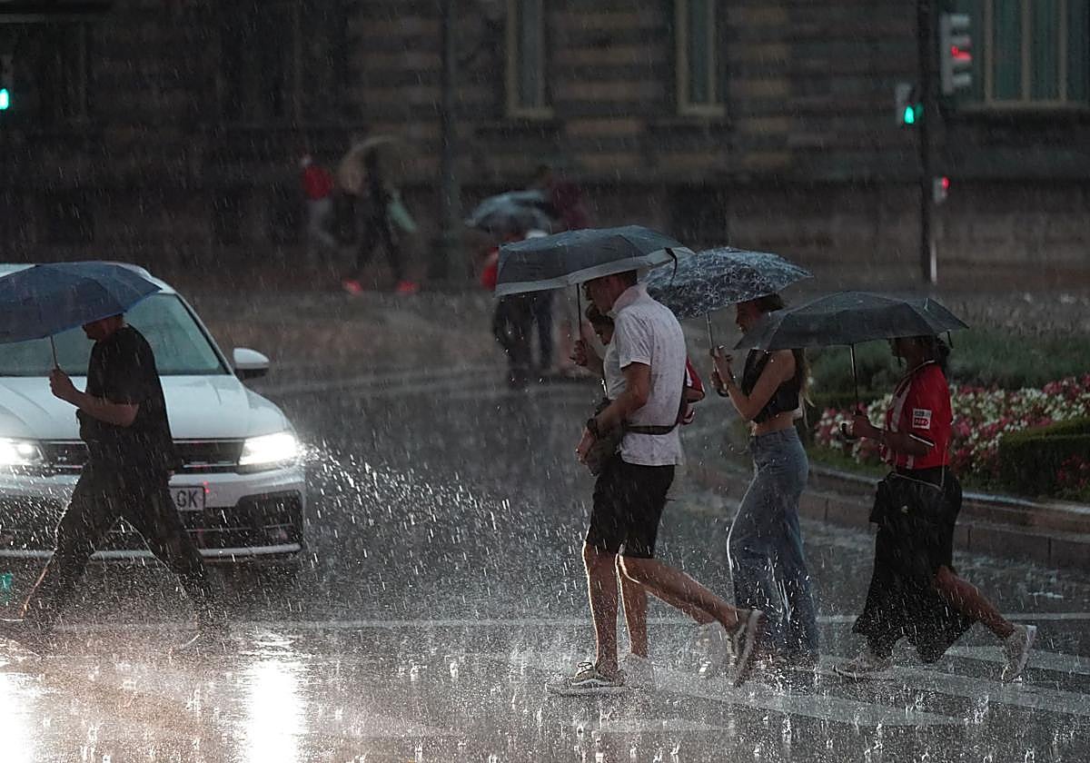 Llega una dana a Bizkaia: alerta amarilla por tormentas y granizo para este sábado y domingo