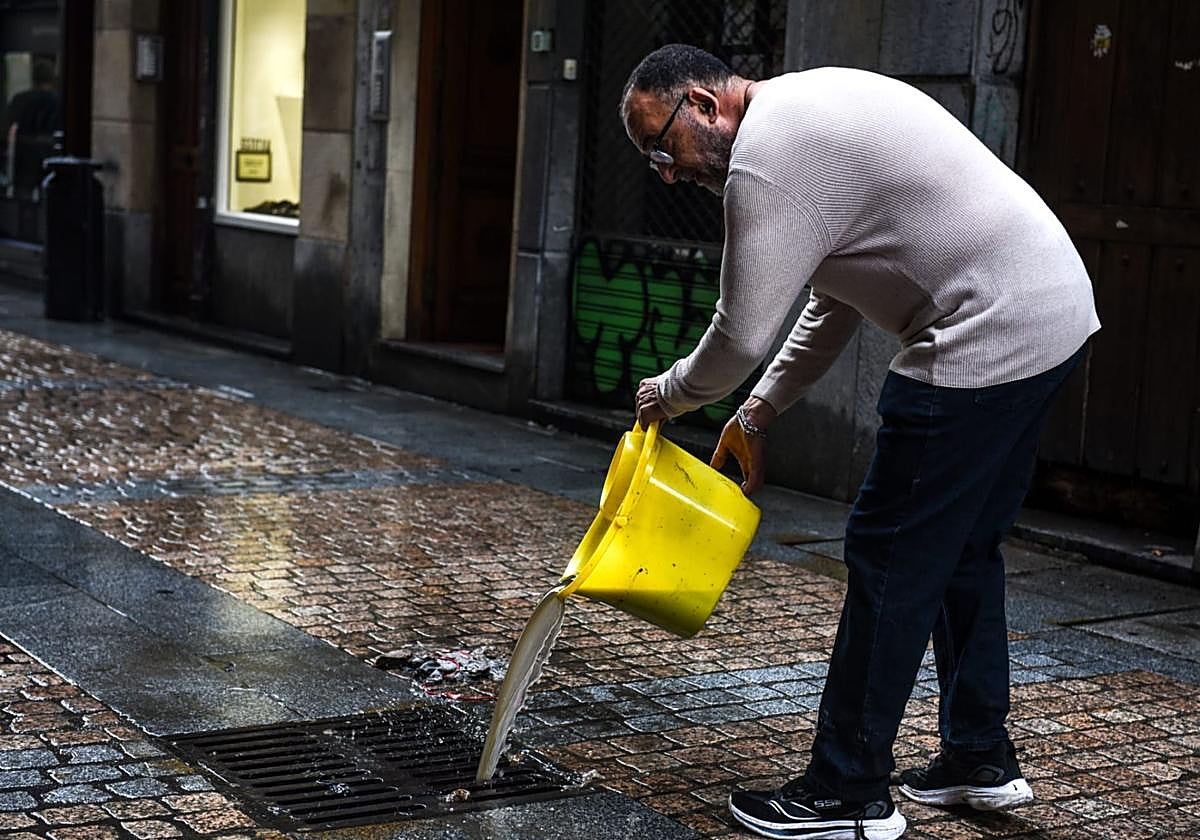 El Ayuntamiento afirma que las arquetas «estaban bien» pero que entró «mucha más agua de la que se podía absorber»