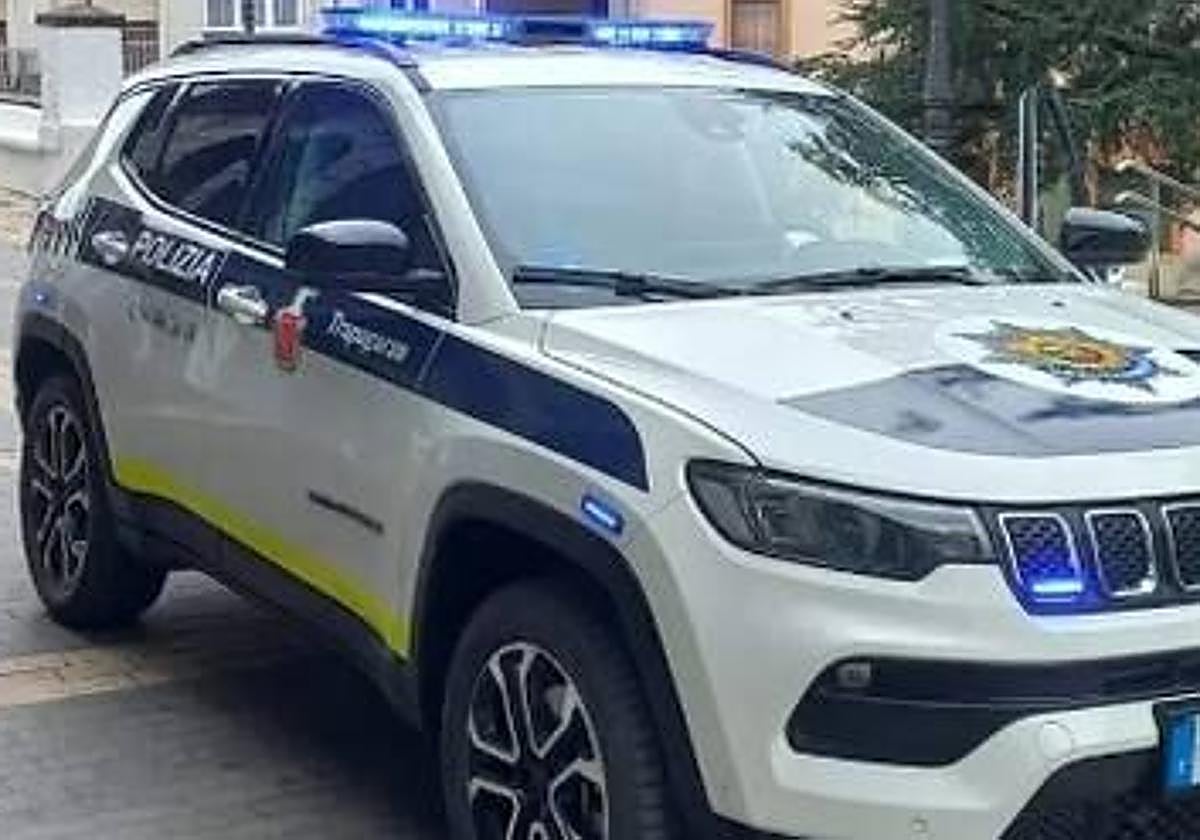 Patrullando en el coche del alcalde porque no hay uno de polcía en Trapagaran
