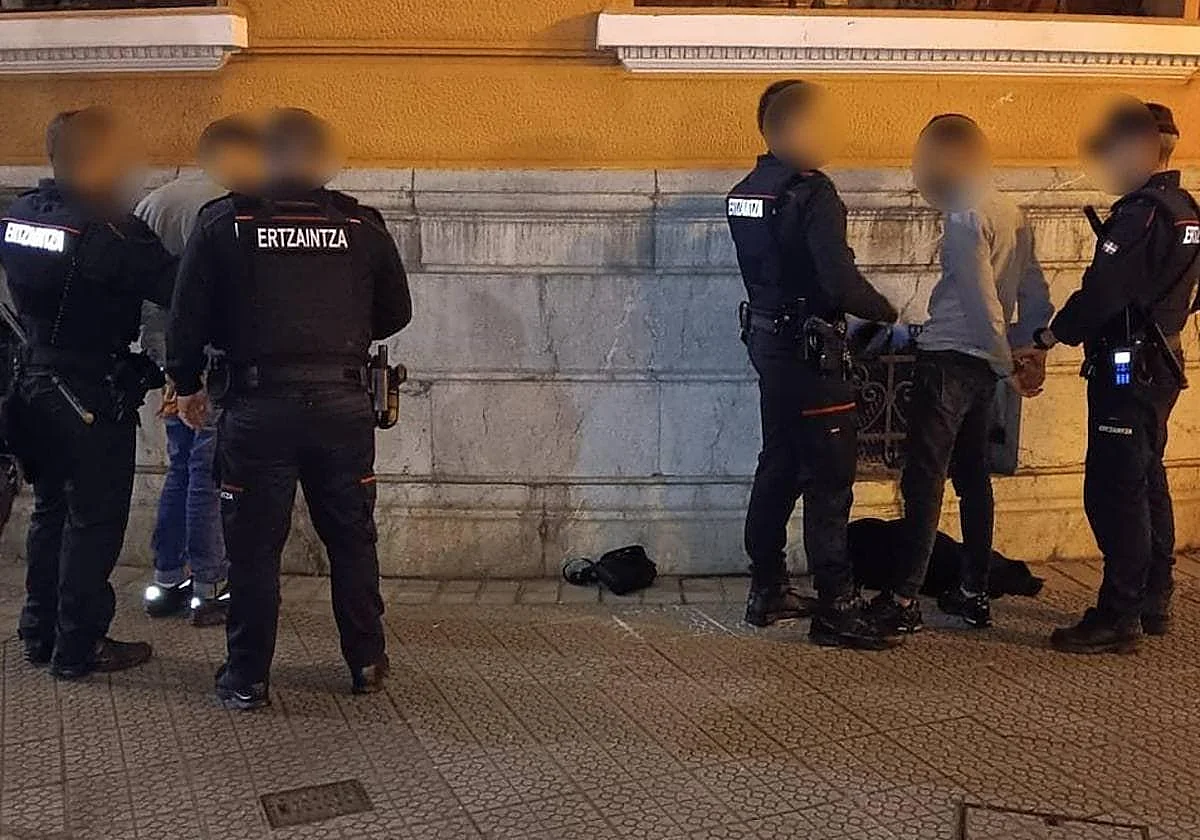 La Ertzaintza detiene a un varón en Orduña tras herir de gravedad a otro en la cabeza y un ojo