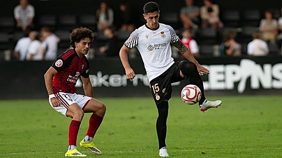 «Hay que hacer bueno el punto en Anduva», dicen los jugadores del Mirandés, Pablo y Uzkudun