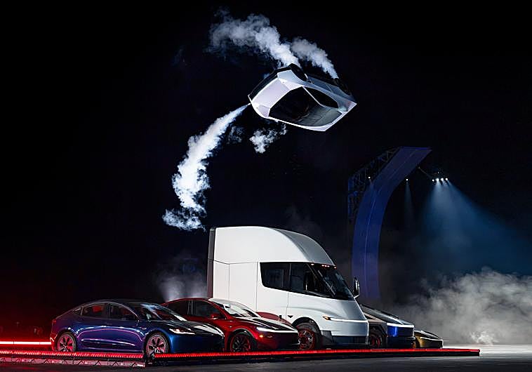 Imagen principal - Elon Musk lanza el nuevo Tesla, un coche que 'vuela'