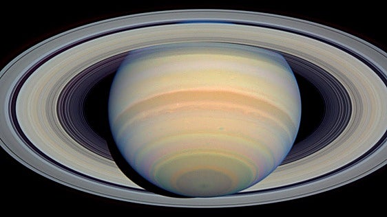 Un equipo de la EHU descubre nubes en forma de decágono en Saturno