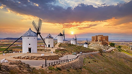 Dos pueblos que enloquecieron a Don Quijote entre molinos y gigantes