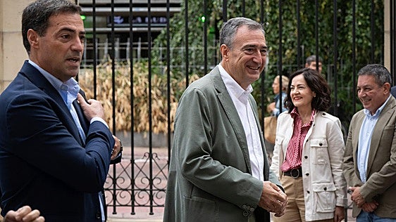 Esteban desvela que los acuerdos sobre el derecho a decidir buscan pasar «el filtro del Constitucional»