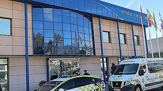 Un ladrón finge ser mánager de tenis en Marbella y ordena a un jugador que se quite un Rolex para robárselo