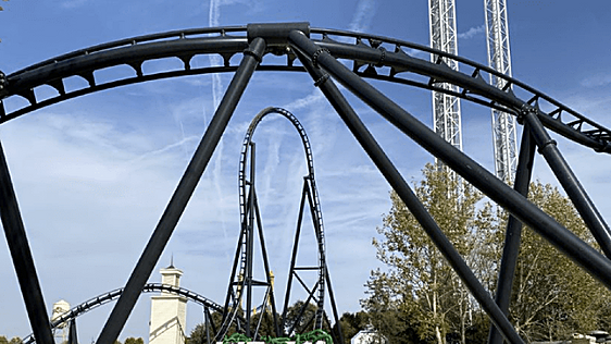 Caída de 45 metros de altura, casi 100 kilómetros por hora... la atracción de Batman donde un hombre ha resultado herido grave en el Parque Warner