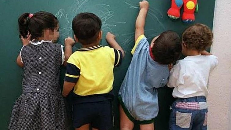 El pediatra Carlos González advierte de la escolarización temprana de los niños