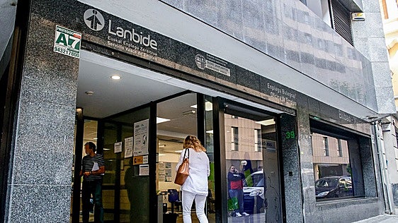 Lanbide da por perdidos 38 millones que ha pagado de más a perceptores de la RGI desde 2022