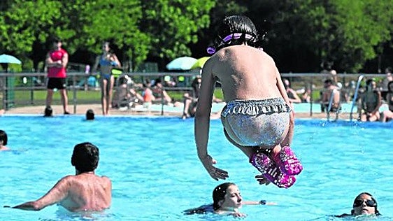 Euskadi eximirá de socorristas a las piscinas de menos de 100 metros cuadrados